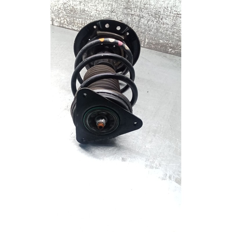 Recambio de amortiguador delantero derecho para renault megane iv hatchback (b9a/m/n_) 1.3 tce 115 (b9n9) referencia OEM IAM 543