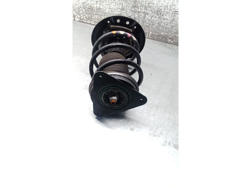 Recambio de amortiguador delantero derecho para renault megane iv hatchback (b9a/m/n_) 1.3 tce 115 (b9n9) referencia OEM IAM 543