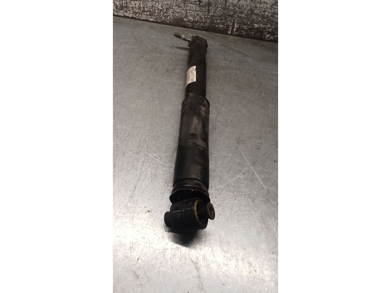 Recambio de amortiguador trasero izquierdo para renault megane iv hatchback (b9a/m/n_) 1.3 tce 115 (b9n9) referencia OEM IAM 562