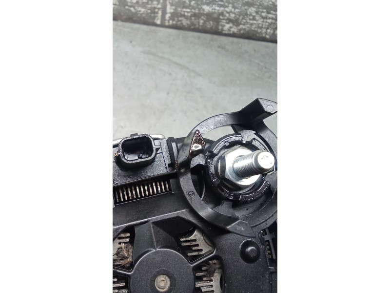 Recambio de alternador para renault megane iv hatchback (b9a/m/n_) 1.3 tce 115 (b9n9) referencia OEM IAM 231009933R A5TE0581ZE 1