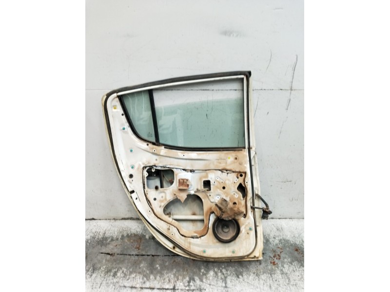 Recambio de puerta trasera izquierda para mitsubishi l200 / triton (ka_t, kb_t) 2.5 di-d 4wd (kb4t) referencia OEM IAM  5P 2005