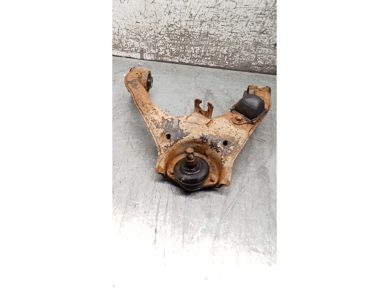 Recambio de brazo suspension superior delantero derecho para mitsubishi l200 / triton (ka_t, kb_t) 2.5 di-d 4wd (kb4t) referenci