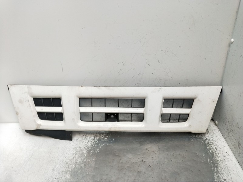 Recambio de rejilla delantera para isuzu nkr77 nkr 85e2 referencia OEM IAM   2007