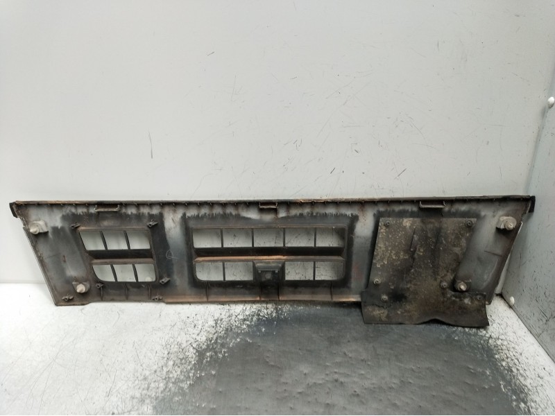 Recambio de rejilla delantera para isuzu nkr77 nkr 85e2 referencia OEM IAM   2007