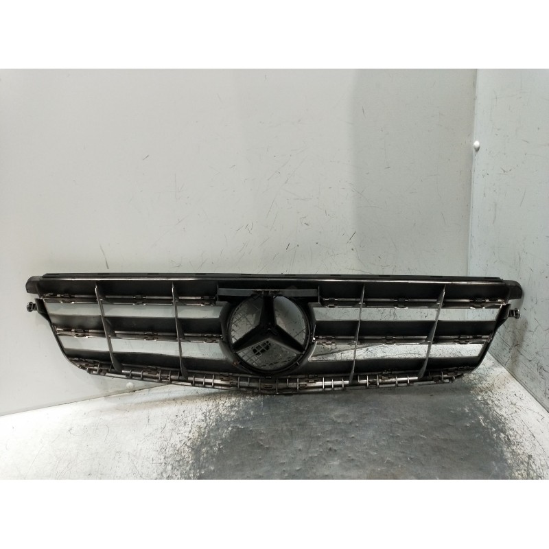 Recambio de rejilla delantera para mercedes-benz clase c t-model (s204) c 220 cdi (204.208) referencia OEM IAM  VER FOTOS 2008