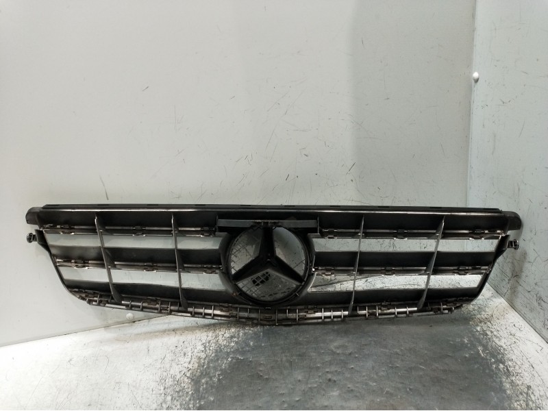 Recambio de rejilla delantera para mercedes-benz clase c t-model (s204) c 220 cdi (204.208) referencia OEM IAM  VER FOTOS 2008