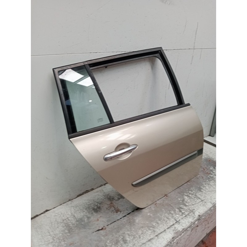 Recambio de puerta trasera derecha para renault megane ii station wagon (km0/1_) 1.9 dci referencia OEM IAM   