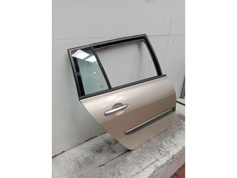 Recambio de puerta trasera derecha para renault megane ii station wagon (km0/1_) 1.9 dci referencia OEM IAM   