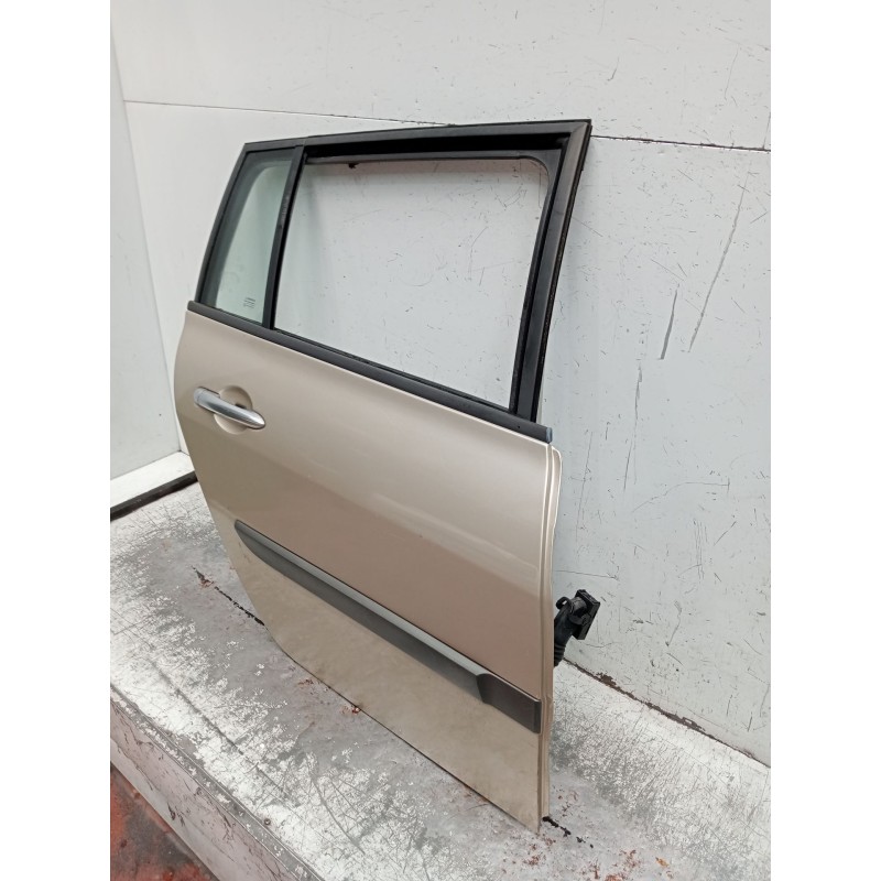 Recambio de puerta trasera derecha para renault megane ii station wagon (km0/1_) 1.9 dci referencia OEM IAM   