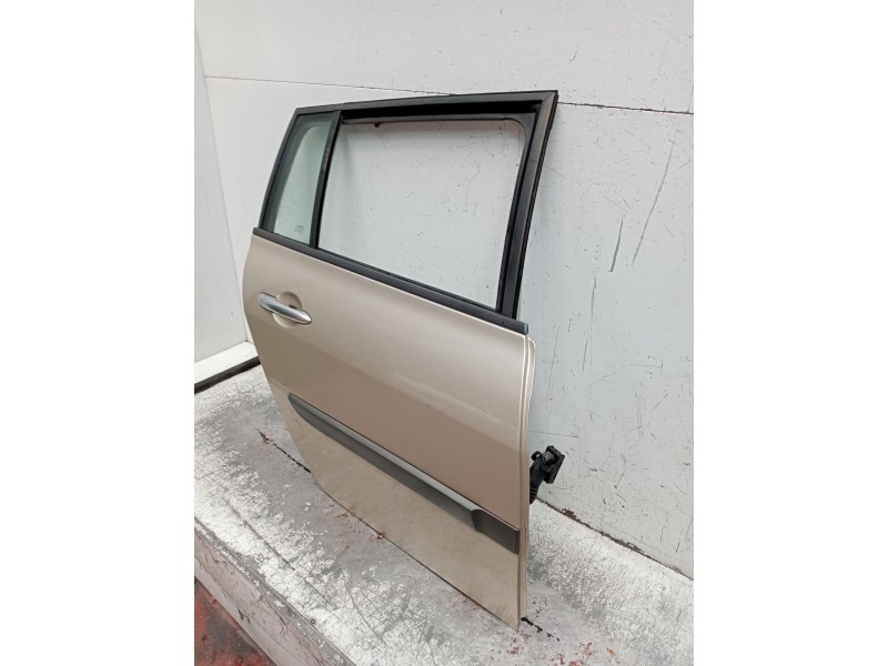 Recambio de puerta trasera derecha para renault megane ii station wagon (km0/1_) 1.9 dci referencia OEM IAM   