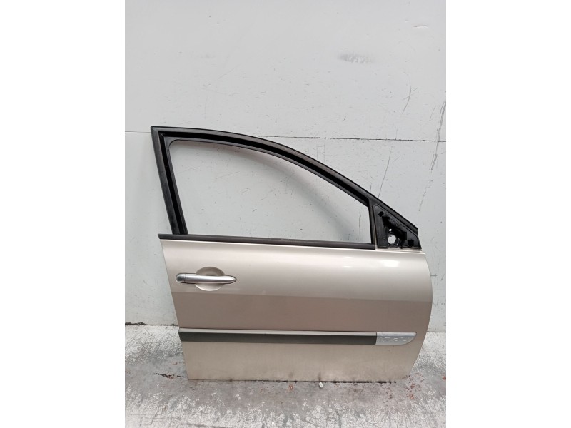 Recambio de puerta delantera derecha para renault megane ii station wagon (km0/1_) 1.9 dci referencia OEM IAM   