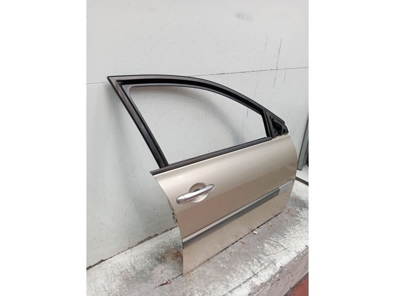 Recambio de puerta delantera derecha para renault megane ii station wagon (km0/1_) 1.9 dci referencia OEM IAM   