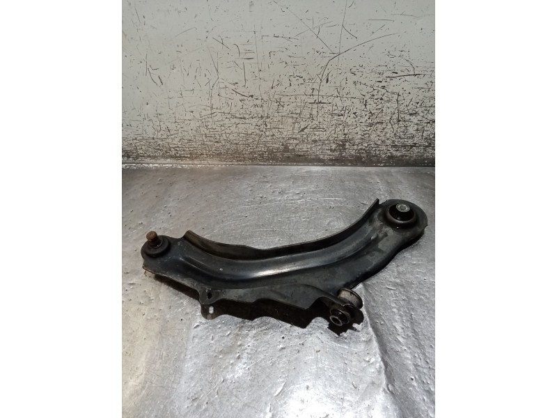 Recambio de brazo suspension inferior delantero derecho para renault megane ii station wagon (km0/1_) 1.9 dci referencia OEM IAM