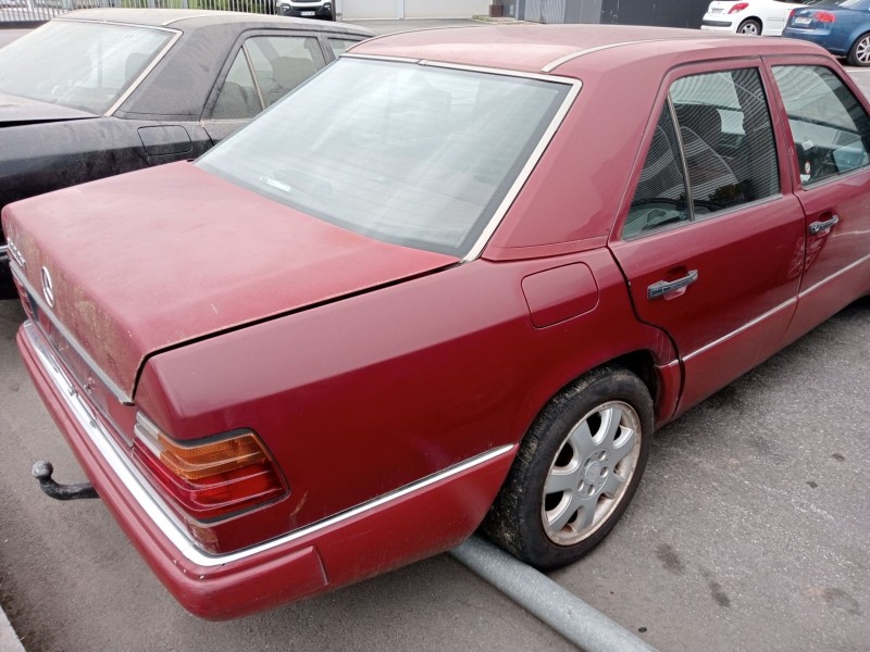 mercedes-benz 124 sedán (w124) del año 1997
