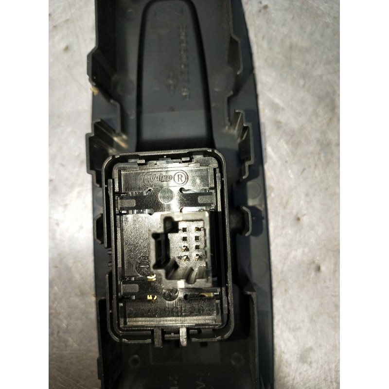 Recambio de mando elevalunas delantero izquierdo para renault megane iv hatchback (b9a/m/n_) 1.3 tce 115 (b9n9) referencia OEM I