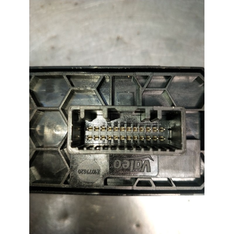 Recambio de mando elevalunas delantero izquierdo para renault megane iv hatchback (b9a/m/n_) 1.3 tce 115 (b9n9) referencia OEM I