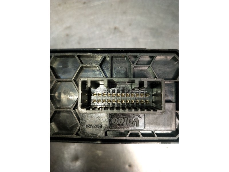 Recambio de mando elevalunas delantero izquierdo para renault megane iv hatchback (b9a/m/n_) 1.3 tce 115 (b9n9) referencia OEM I