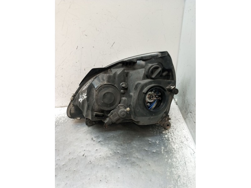 Recambio de faro derecho para renault clio ii (bb_, cb_) 1.5 dci (b/cb08) referencia OEM IAM   