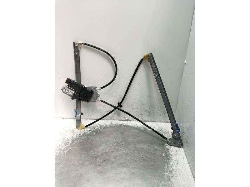 Recambio de elevalunas delantero izquierdo para renault laguna ii (bg0/1_) 2.2 dci (bg0f) referencia OEM IAM  5P 2005