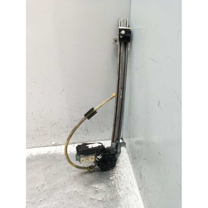 Recambio de elevalunas trasero izquierdo para renault laguna ii (bg0/1_) 2.2 dci (bg0f) referencia OEM IAM 8200305720 5P 2005