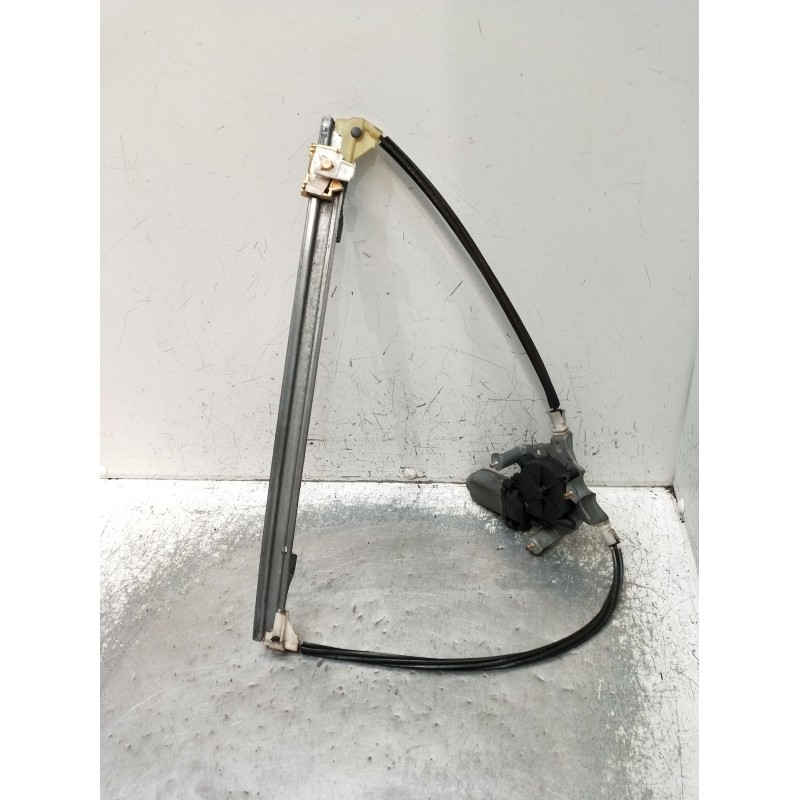 Recambio de elevalunas delantero derecho para renault clio ii (bb_, cb_) 1.5 dci (b/cb07) referencia OEM IAM 400732T2 3P 2001