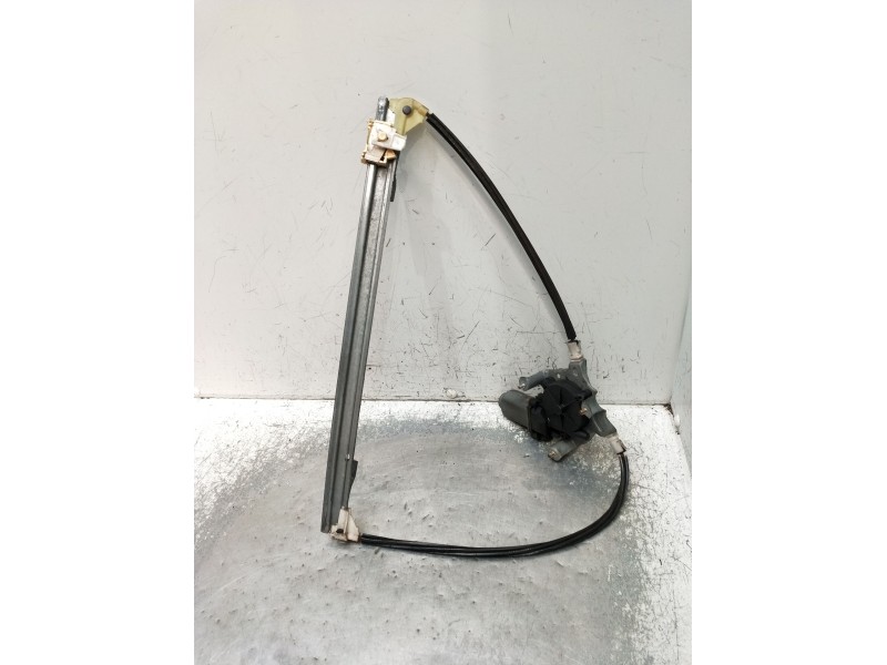 Recambio de elevalunas delantero derecho para renault clio ii (bb_, cb_) 1.5 dci (b/cb07) referencia OEM IAM 400732T2 3P 2001
