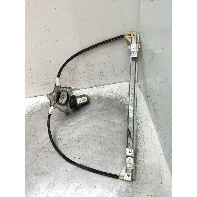 Recambio de elevalunas delantero derecho para renault clio ii (bb_, cb_) 1.5 dci (b/cb07) referencia OEM IAM 400732T2 3P 2001