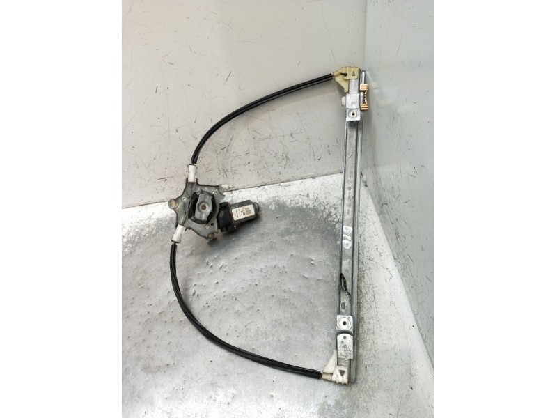 Recambio de elevalunas delantero derecho para renault clio ii (bb_, cb_) 1.5 dci (b/cb07) referencia OEM IAM 400732T2 3P 2001