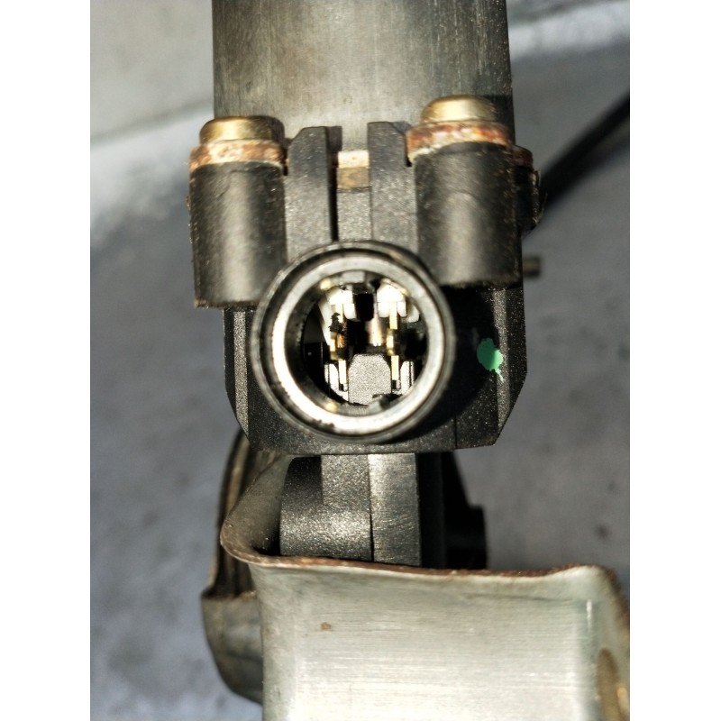 Recambio de elevalunas delantero derecho para renault clio ii (bb_, cb_) 1.5 dci (b/cb07) referencia OEM IAM 400732T2 3P 2001
