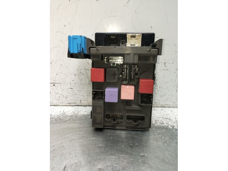 Recambio de caja reles / fusibles para renault laguna ii (bg0/1_) 2.2 dci (bg0f) referencia OEM IAM 8200482049 8200518947 820037