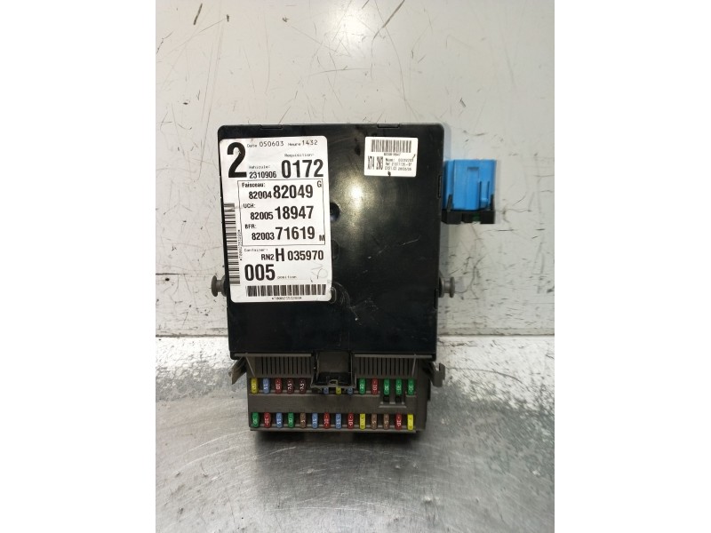 Recambio de caja reles / fusibles para renault laguna ii (bg0/1_) 2.2 dci (bg0f) referencia OEM IAM 8200482049 8200518947 820037