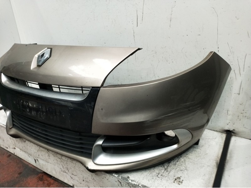 Recambio de paragolpes delantero para renault scénic iii (jz0/1_) 1.5 dci (jz02, jz0r) referencia OEM IAM   2009
