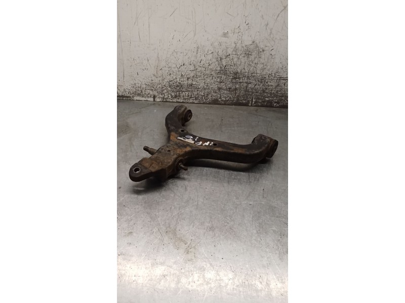 Recambio de brazo suspension inferior delantero izquierdo para ssangyong kyron 2.0 xdi referencia OEM IAM   05