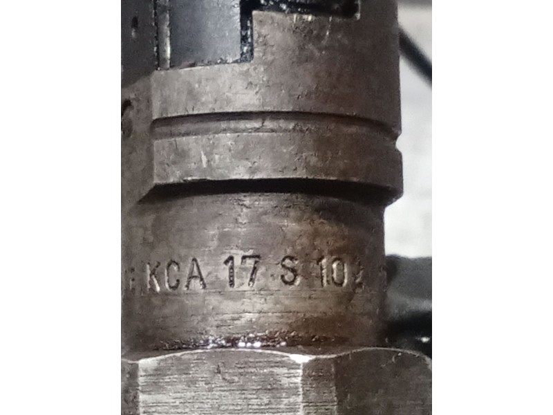 Recambio de inyector para nissan terrano ii (r20) 2.7 tdi 4wd referencia OEM IAM KCA17S102 BOSCH INYECTOR CABLE