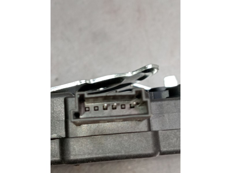 Recambio de motor cierre centralizado porton para land rover discovery sport (l550) 2.0 d 4x4 referencia OEM IAM FK72A442A66AC C