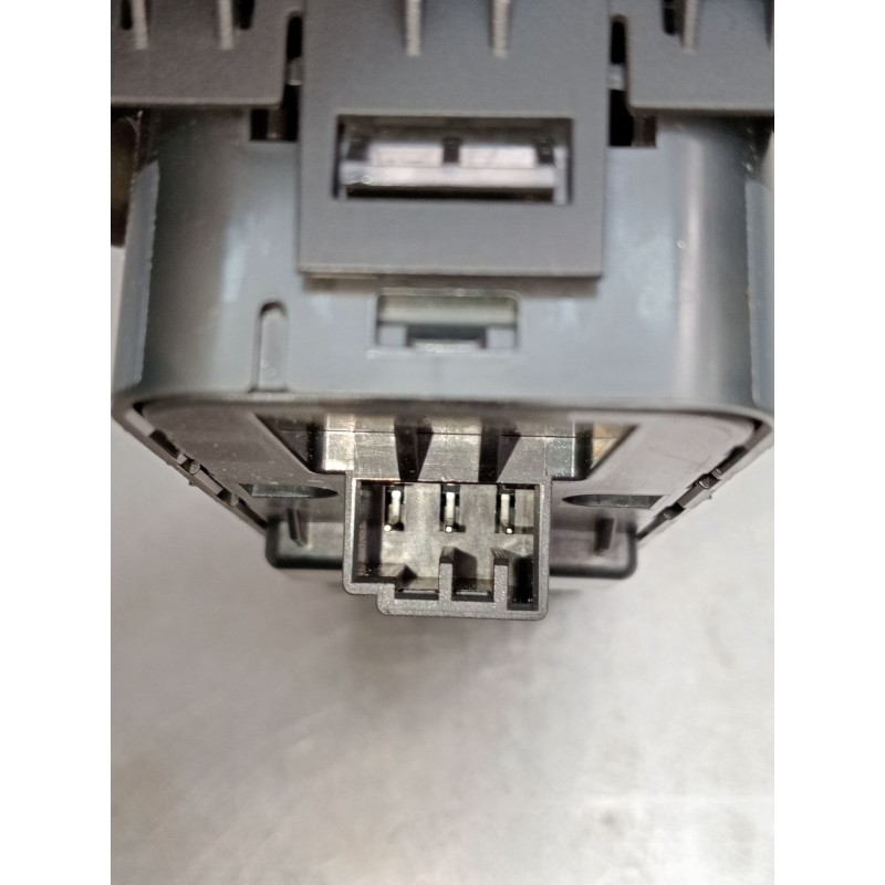 Recambio de mando elevalunas delantero izquierdo para land rover discovery sport (l550) 2.0 d 4x4 referencia OEM IAM FK7214540AC