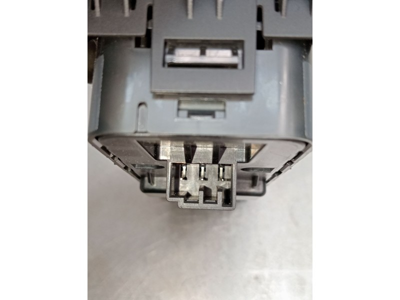 Recambio de mando elevalunas delantero izquierdo para land rover discovery sport (l550) 2.0 d 4x4 referencia OEM IAM FK7214540AC