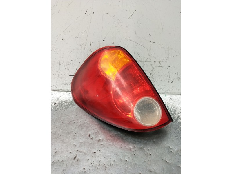 Recambio de piloto trasero izquierdo para mitsubishi l200 / triton (ka_t, kb_t) 2.5 di-d 4wd (kb4t) referencia OEM IAM   2005
