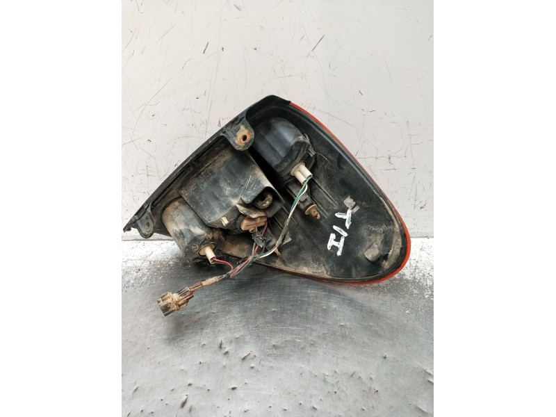 Recambio de piloto trasero izquierdo para mitsubishi l200 / triton (ka_t, kb_t) 2.5 di-d 4wd (kb4t) referencia OEM IAM   2005