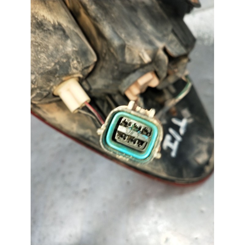 Recambio de piloto trasero izquierdo para mitsubishi l200 / triton (ka_t, kb_t) 2.5 di-d 4wd (kb4t) referencia OEM IAM   2005