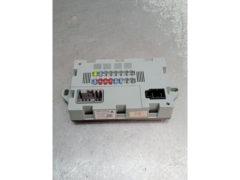 Recambio de caja reles / fusibles para land rover discovery sport (l550) 2.0 d 4x4 referencia OEM IAM CPÑA14Q073AA 73707520 SW71