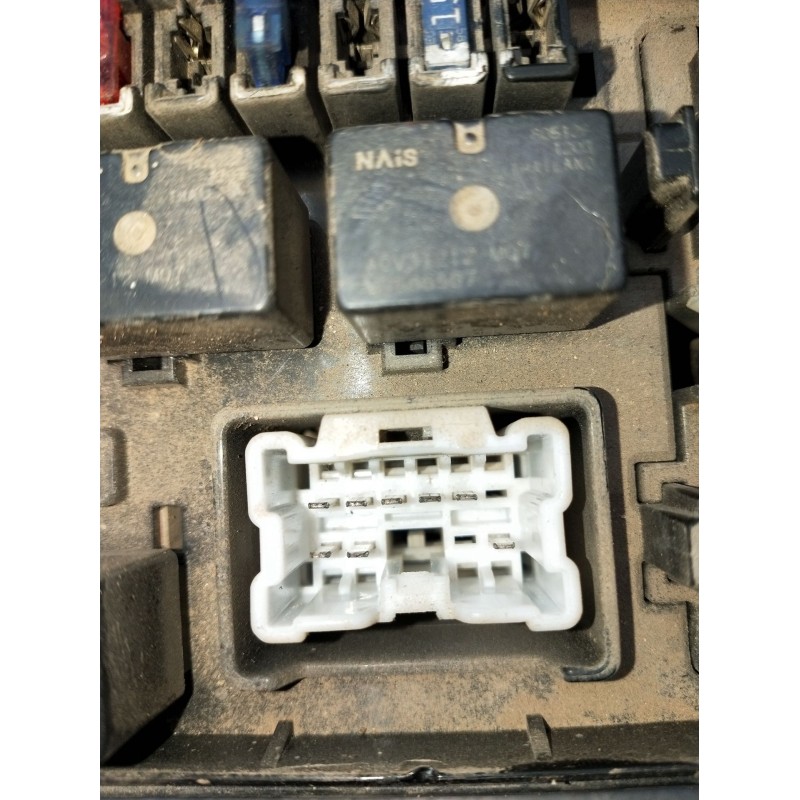Recambio de caja reles / fusibles para mitsubishi l200 / triton (ka_t, kb_t) 2.5 di-d 4wd (kb4t) referencia OEM IAM   2005