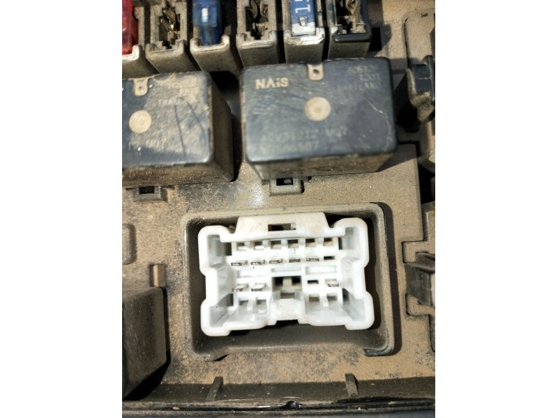 Recambio de caja reles / fusibles para mitsubishi l200 / triton (ka_t, kb_t) 2.5 di-d 4wd (kb4t) referencia OEM IAM   2005