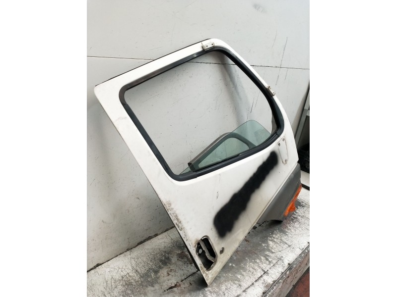 Recambio de puerta delantera derecha para fuso (mitsubishi) canter 3c13 referencia OEM IAM  2P 2003
