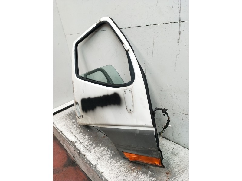 Recambio de puerta delantera derecha para fuso (mitsubishi) canter 3c13 referencia OEM IAM  2P 2003
