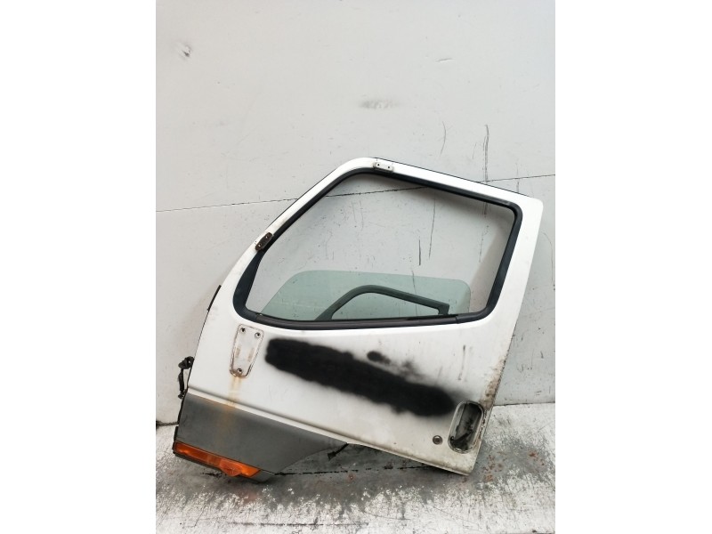 Recambio de puerta delantera izquierda para fuso (mitsubishi) canter 3c13 referencia OEM IAM  2P 2003