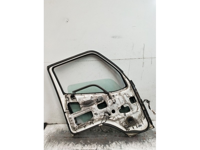 Recambio de puerta delantera izquierda para fuso (mitsubishi) canter 3c13 referencia OEM IAM  2P 2003
