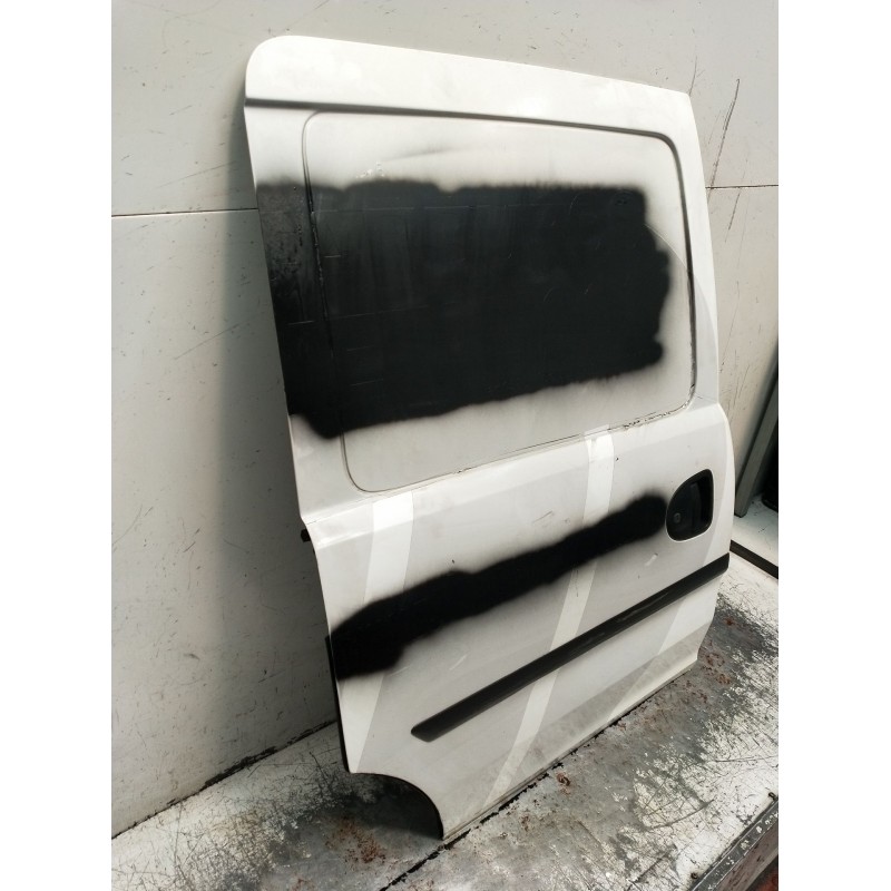 Recambio de puerta lateral corredera derecha para opel combo furgoneta/monovolumen 1.7 di 16v referencia OEM IAM  5P 2001