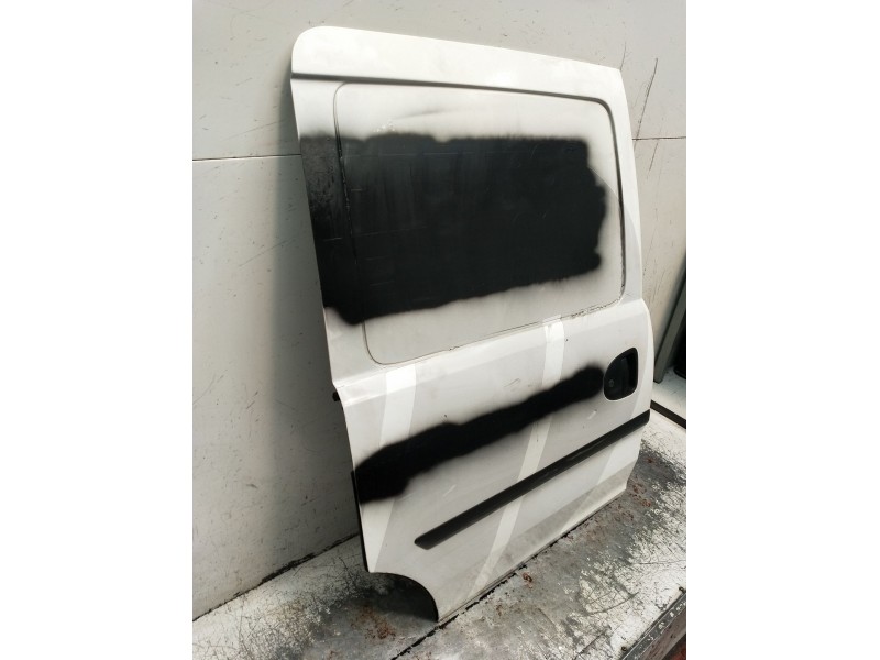 Recambio de puerta lateral corredera derecha para opel combo furgoneta/monovolumen 1.7 di 16v referencia OEM IAM  5P 2001