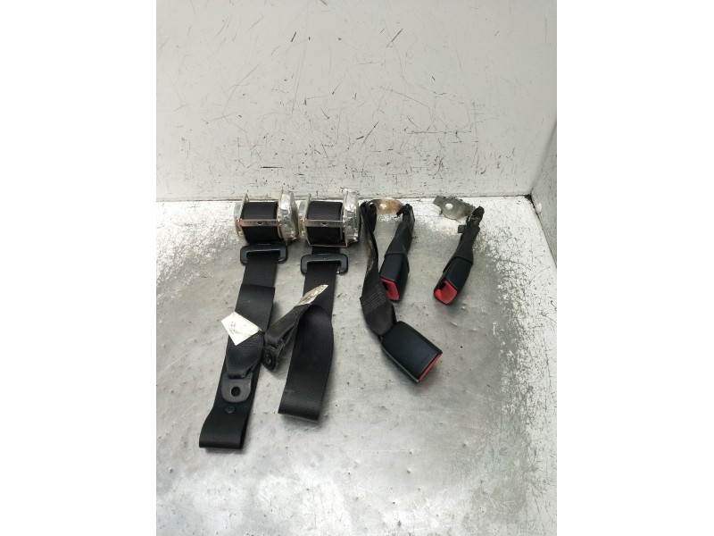 Recambio de juego cinturones trasero para toyota auris (_e15_) 2.0 d-4d (ade150_) referencia OEM IAM  5P 2006
